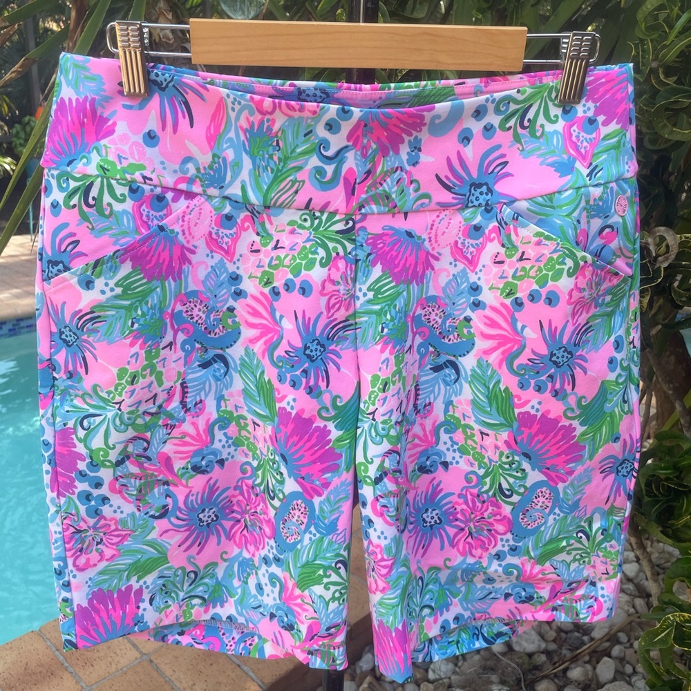 Lilly Pulitzer Luxletic Reid 9”Floral Fairways Shorts - size 12